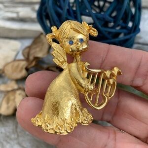 Vintage Signed Gerry’s Angel Harp Rhinestones Gold Brooch Christmas Holiday Pin